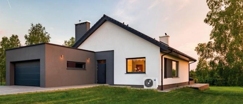 extérieur d'une maison avec une climatisation