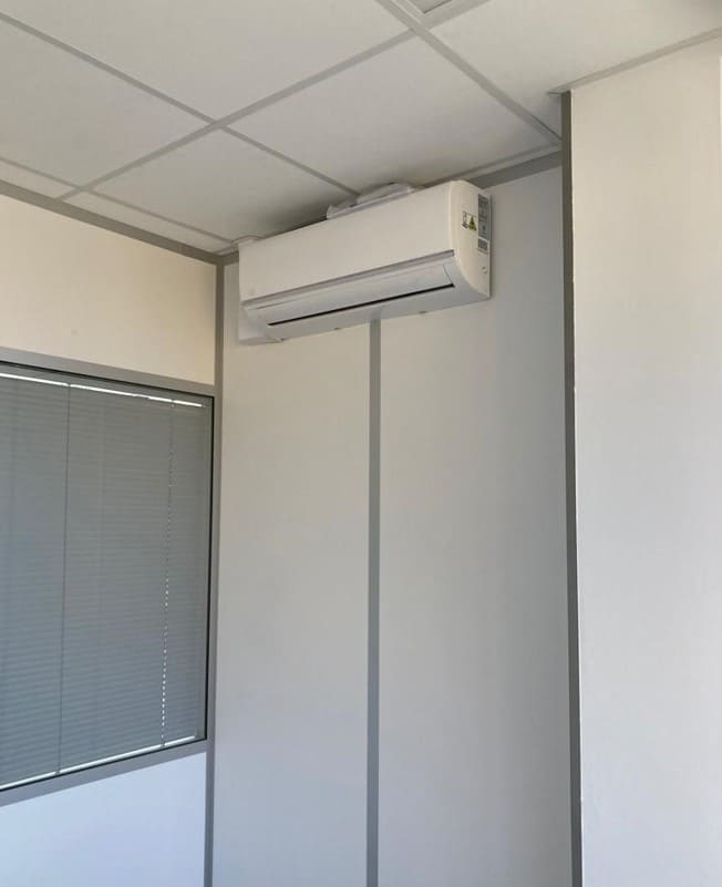 intérieur d'un bureaux avec une climatisation