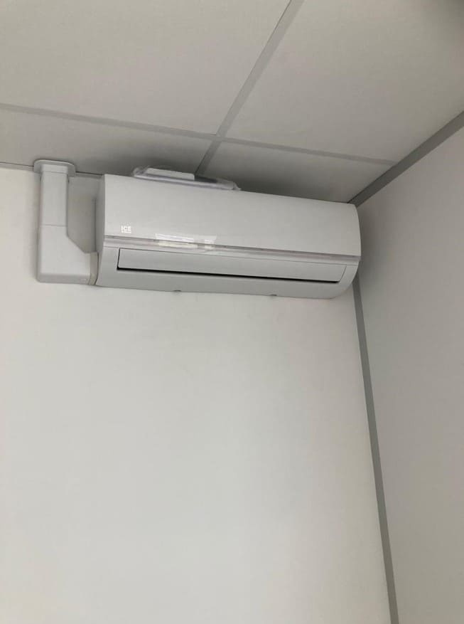 intérieur d'un bureaux avec une climatisation