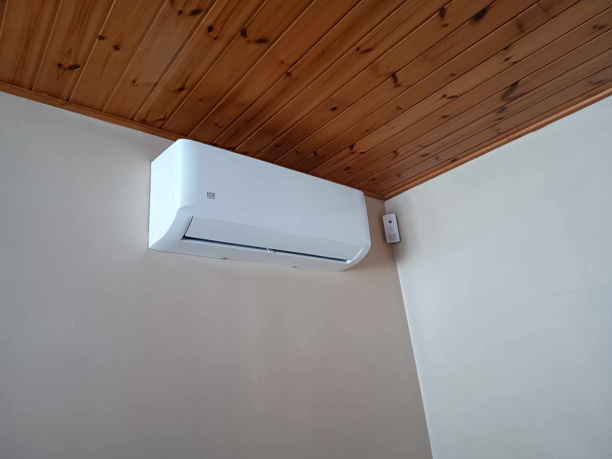 intérieur d'un domicile avec une climatisation